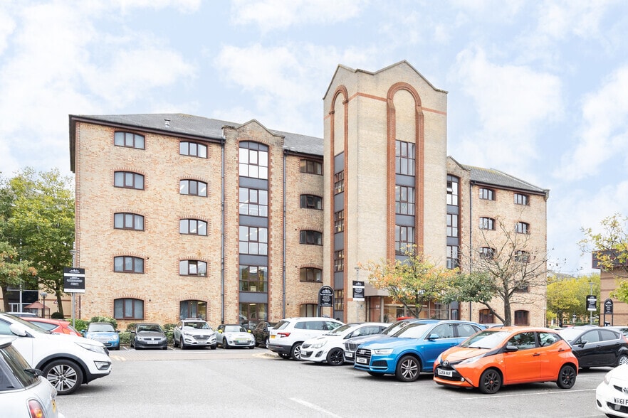 Ocean Way, Southampton for lease - Primary Photo - Image 1 of 21