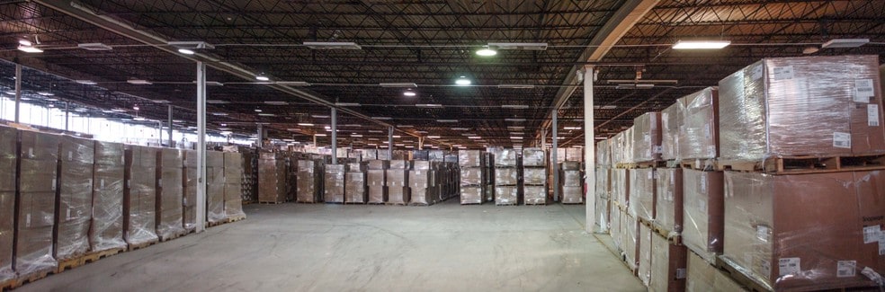 1366 Commerce Dr, Stow, OH for lease - Interior Photo - Image 3 of 11