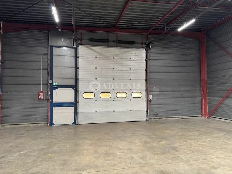 Flex in Tremblay-en-France for lease - Building Photo - Image 3 of 8