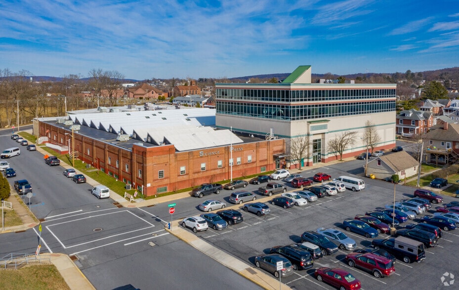 300 W Chestnut St, Ephrata, PA for sale - Primary Photo - Image 1 of 1