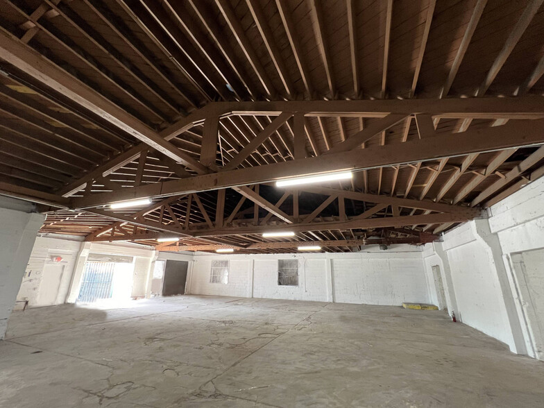 2110 NW 13th Ave, Miami, FL for lease - Interior Photo - Image 1 of 3