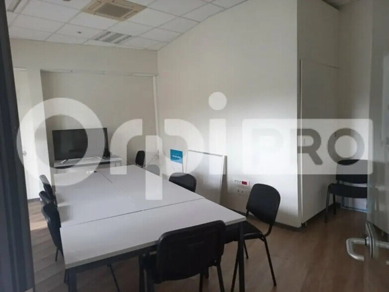 Office in Limoges for lease - Building Photo - Image 3 of 12