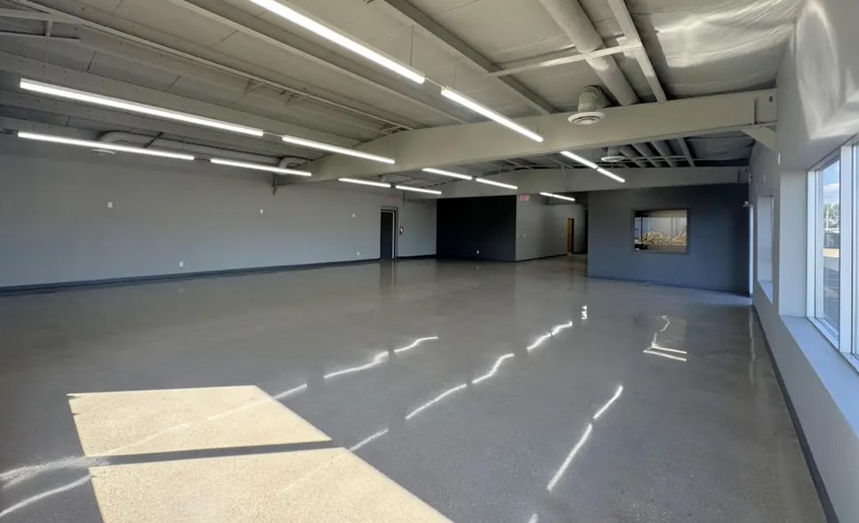 633 1st Ave, Monroe, WI for lease - Interior Photo - Image 3 of 40