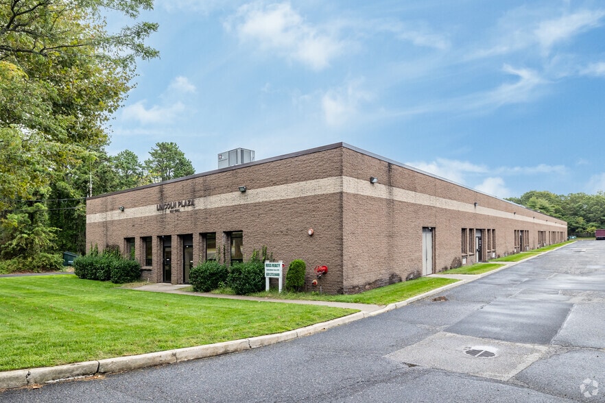 1515-1557 Lincoln Ave, Holbrook, NY for lease - Building Photo - Image 2 of 3