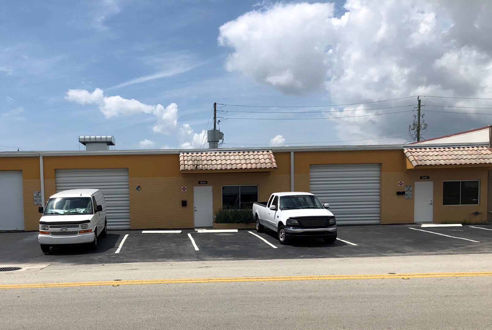 1042-1048 NE 44th St, Oakland Park, FL for lease Primary Photo- Image 1 of 24