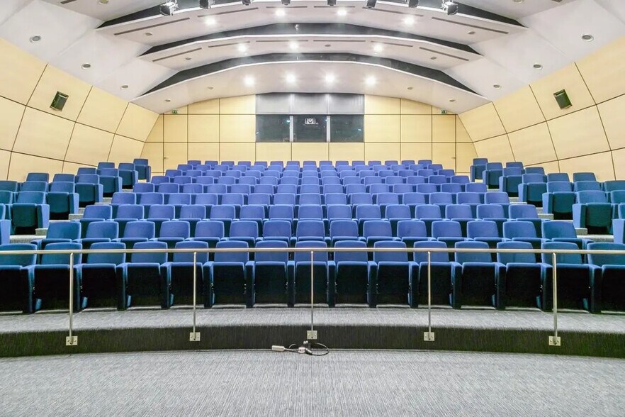 55 Avenue Des Champs Pierreux, Nanterre for lease - Building Photo - Image 3 of 16