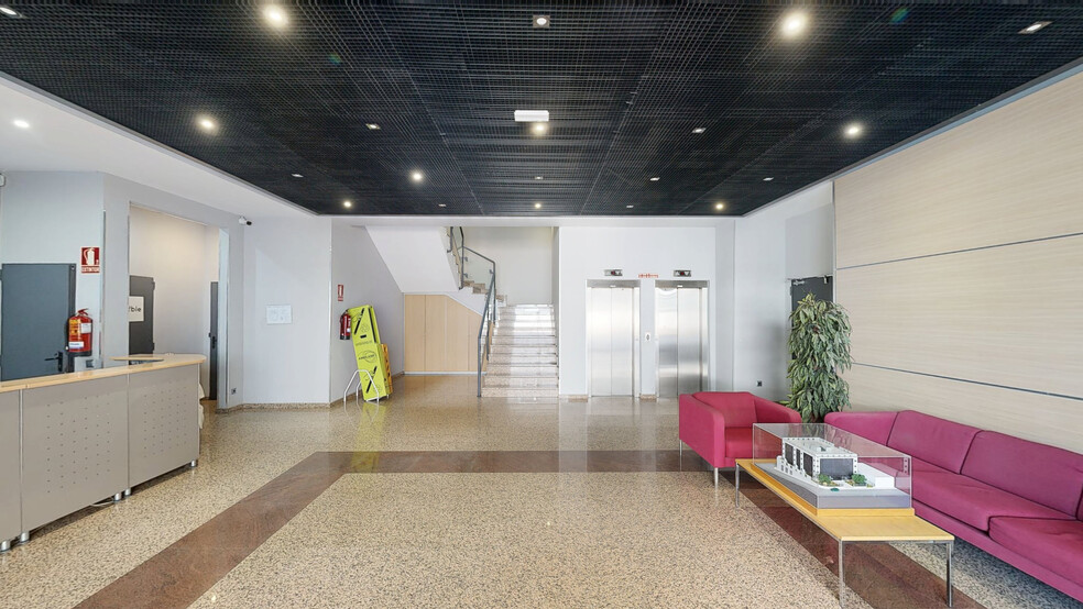 Calle de Manuel Tovar, 43, Madrid, Madrid for lease - Matterport 3D Scan - Image 2 of 22