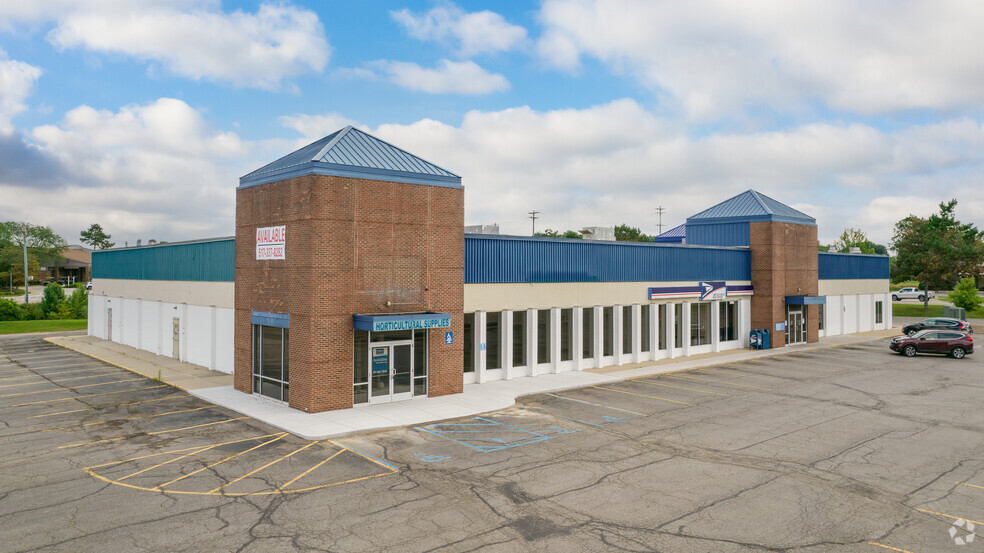 5200-5210 W Saginaw Hwy, Lansing, MI for lease - Primary Photo - Image 1 of 6