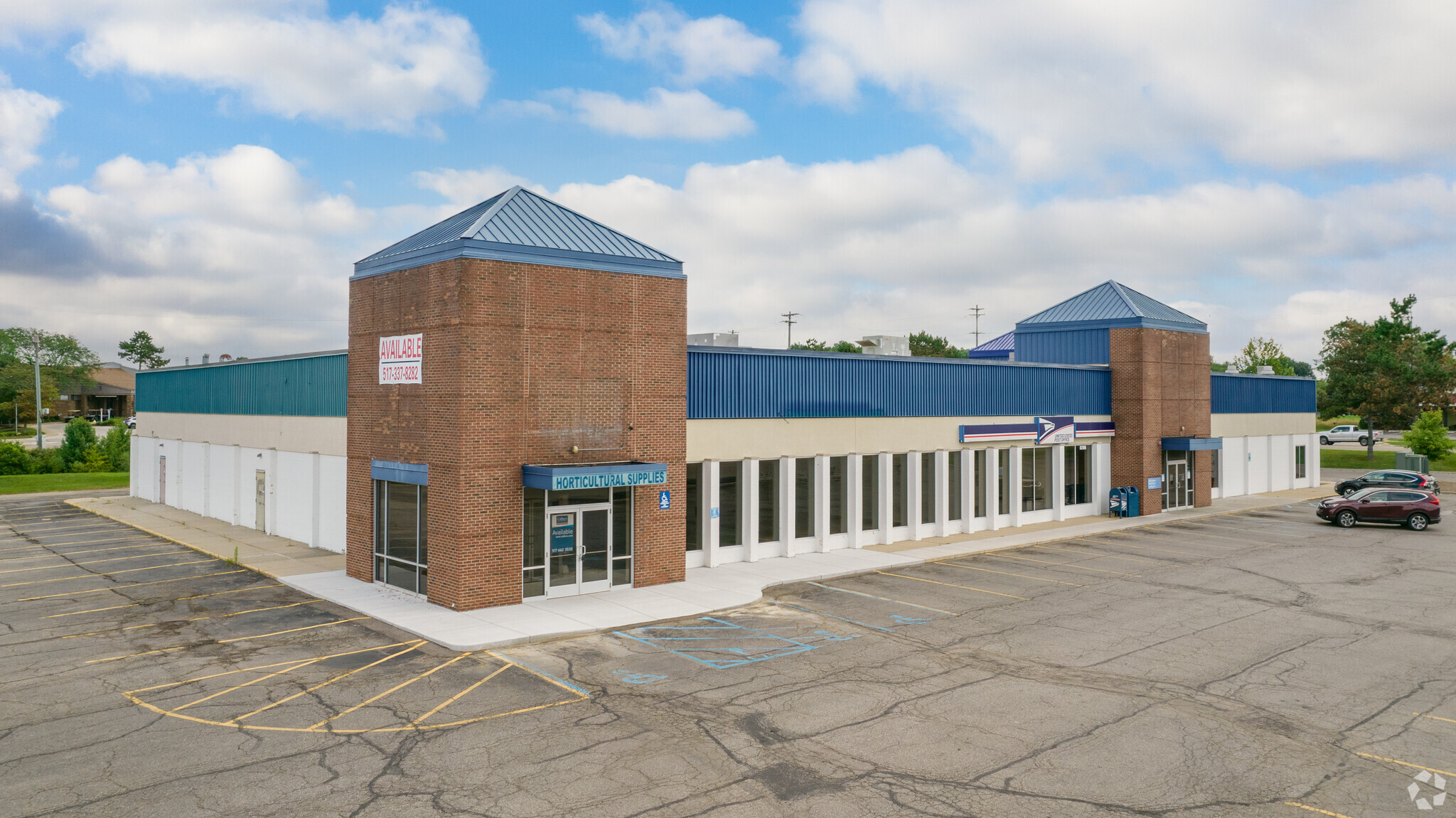 5200-5210 W Saginaw Hwy, Lansing, MI for sale Building Photo- Image 1 of 4