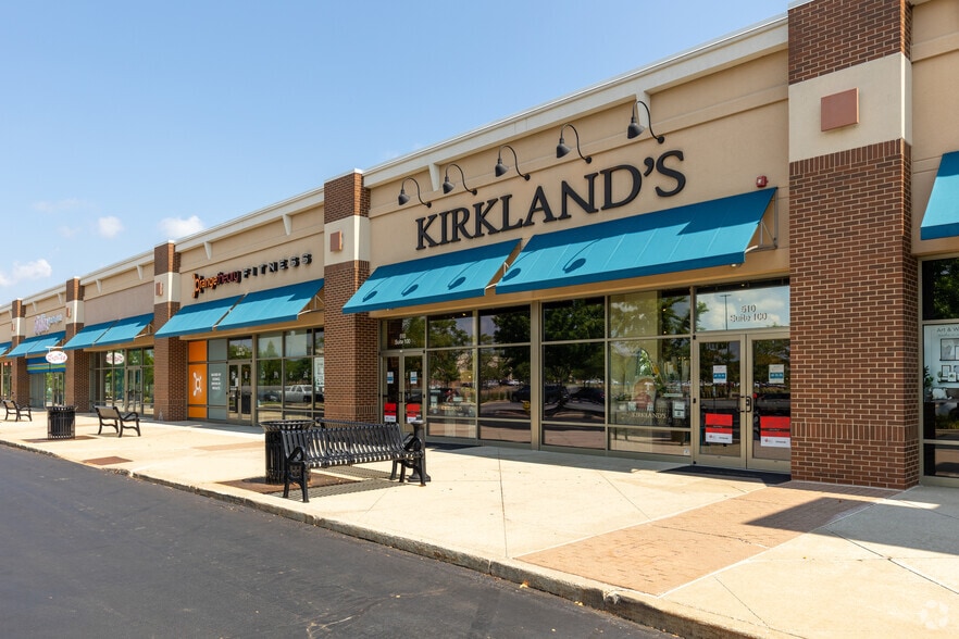 300-610 Porters Vale Blvd, Valparaiso, IN for lease - Building Photo - Image 2 of 9