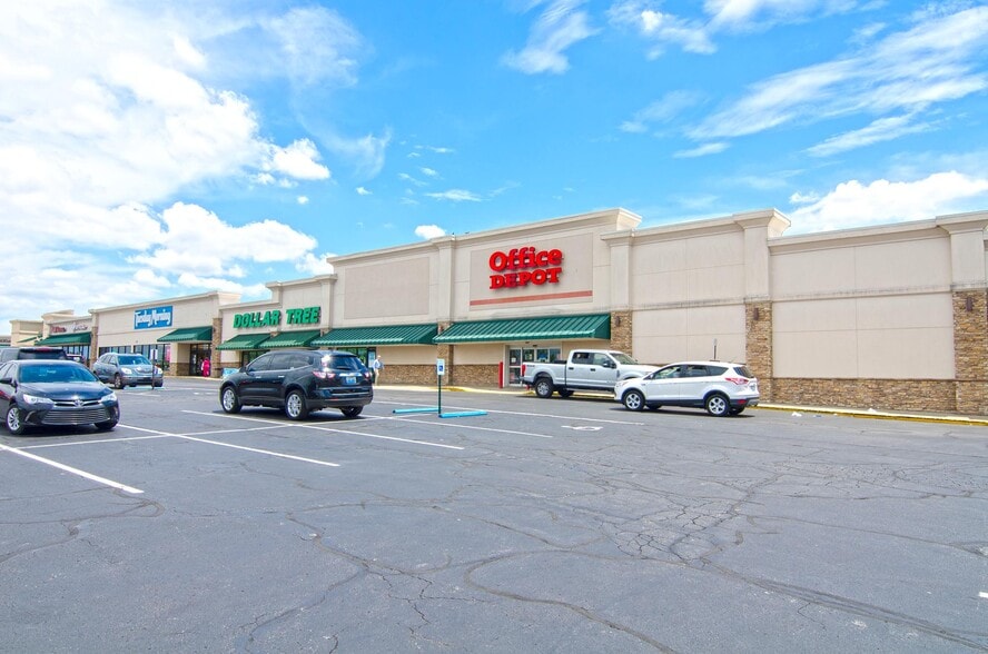 1525-1555 E New Circle Rd, Lexington, KY for lease - Building Photo - Image 2 of 27