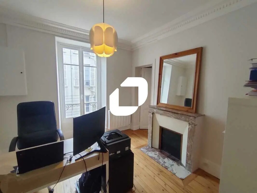 Office in Versailles for lease Interior Photo- Image 1 of 9