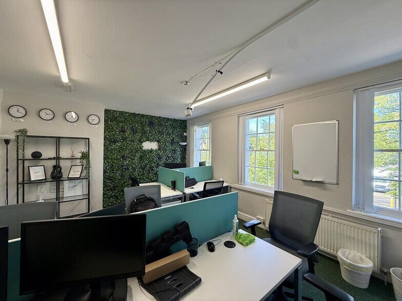 215 Stratford Rd, Solihull for sale - Interior Photo - Image 3 of 11