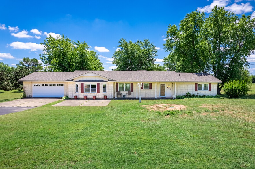 523 W Country Club Rd, Chickasha, OK for sale - Building Photo - Image 3 of 46