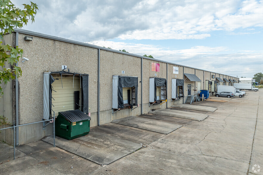 6200 Scott Hamilton Dr, Little Rock, AR for lease - Building Photo - Image 2 of 6