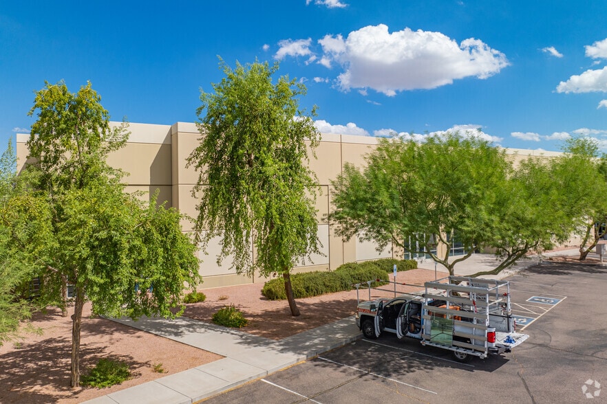 1045 N 71st Ave, Phoenix, AZ for lease - Building Photo - Image 2 of 6