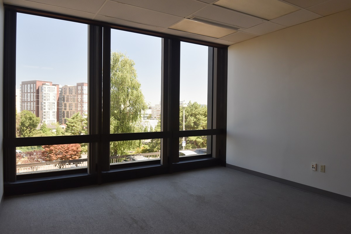 2121 SW Broadway, Portland, OR for lease Interior Photo- Image 1 of 7