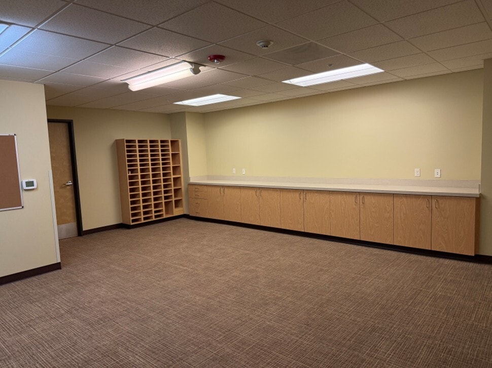 2500 NE Twin Knolls Dr, Bend, OR for lease Interior Photo- Image 1 of 2