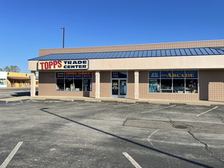 1609-1619 Mall Dr, Benton Harbor, MI for lease - Building Photo - Image 2 of 7