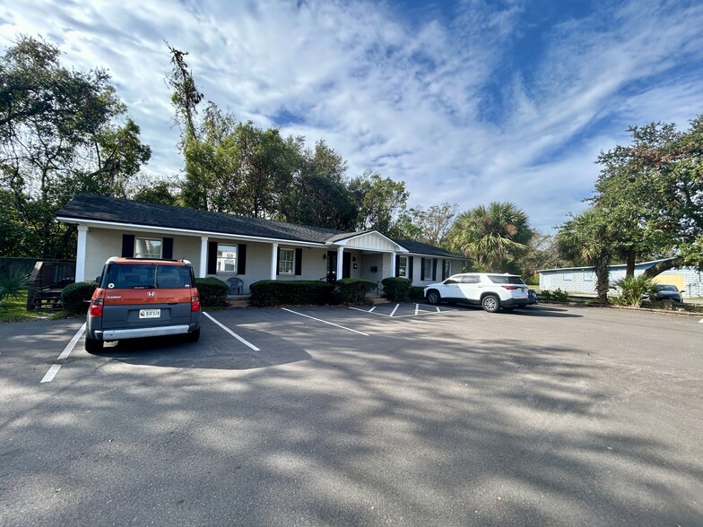 1963 S 8th St, Fernandina Beach, FL for lease - Building Photo - Image 1 of 19