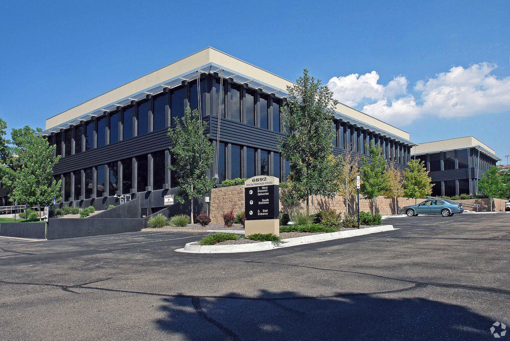 6892 S Yosemite Ct, Englewood, CO for sale Primary Photo- Image 1 of 1