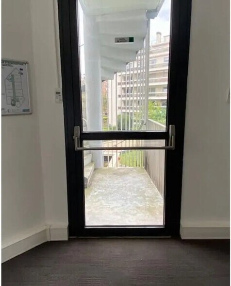 Office in Boulogne-Billancourt for lease - Building Photo - Image 2 of 6