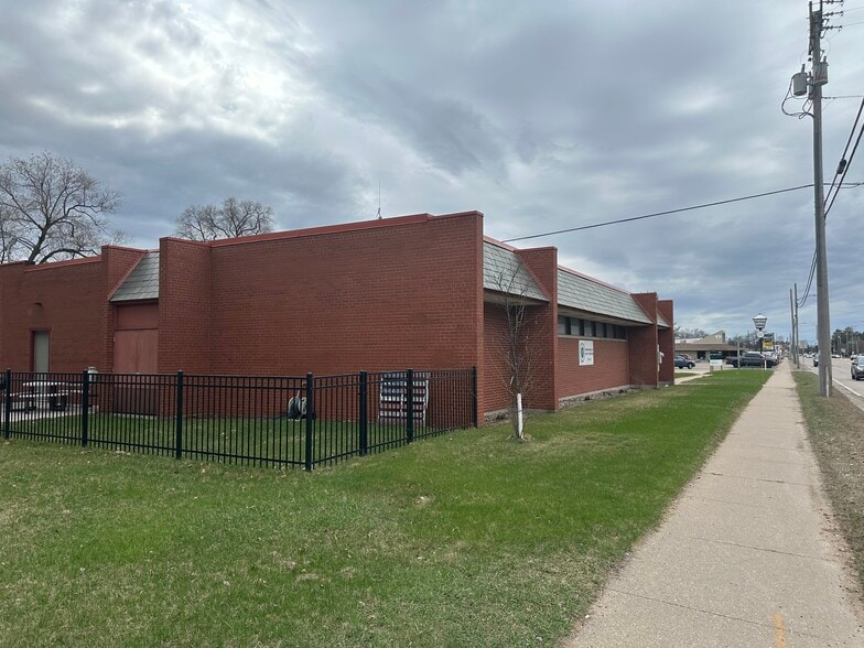 41 Park Ridge Dr, Stevens Point, WI for lease - Building Photo - Image 2 of 13