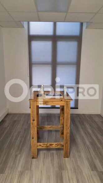 Office in Saint-Nazaire for lease - Interior Photo - Image 2 of 7