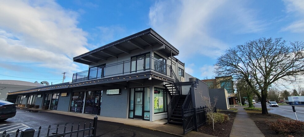 651 High St, Salem, OR for lease - Building Photo - Image 2 of 7
