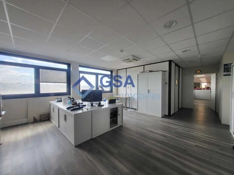 Office in Viry-Châtillon for lease - Interior Photo - Image 1 of 8