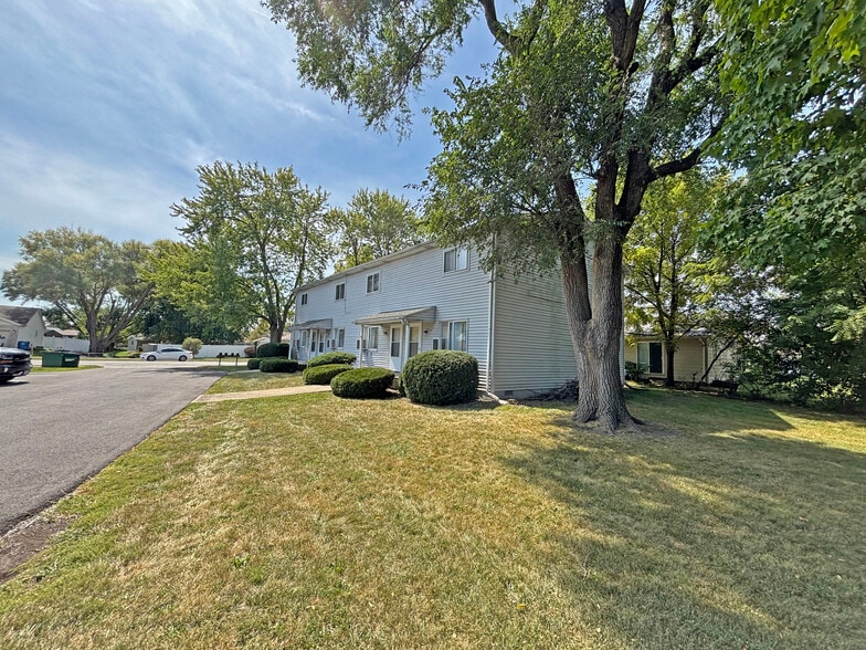 261 Mohawk Dr, Bourbonnais, IL for sale - Building Photo - Image 3 of 8