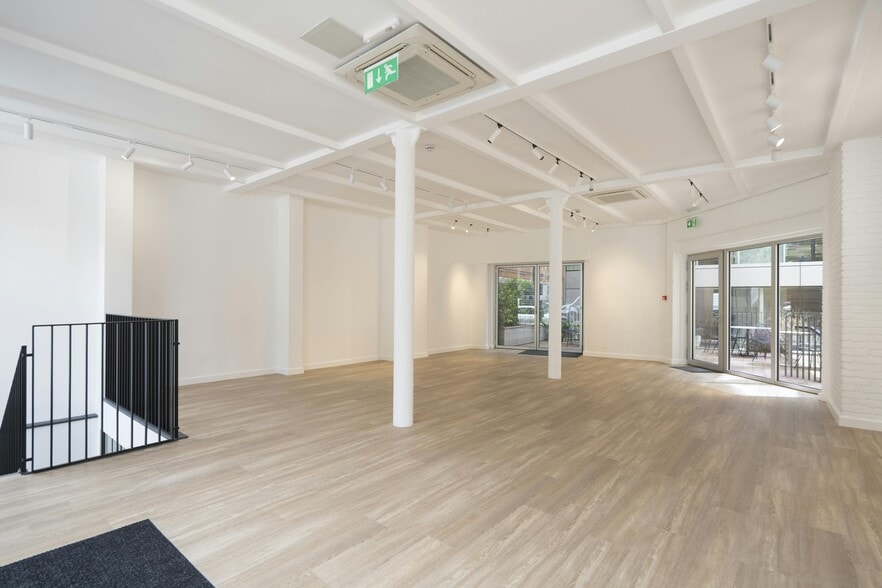 55 Goswell Rd, London for lease - Interior Photo - Image 2 of 8