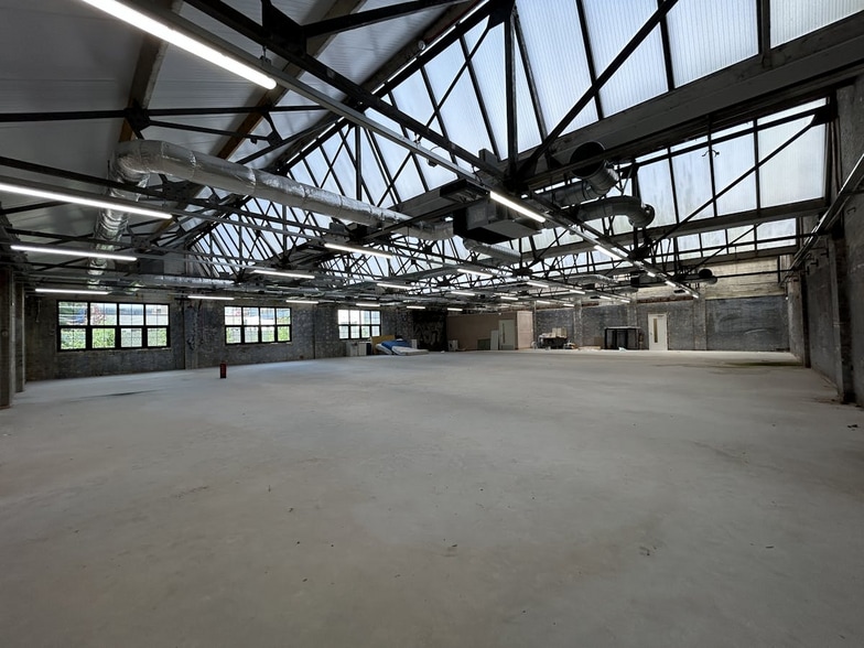 35 Sutherland Rd, London for lease - Interior Photo - Image 3 of 8