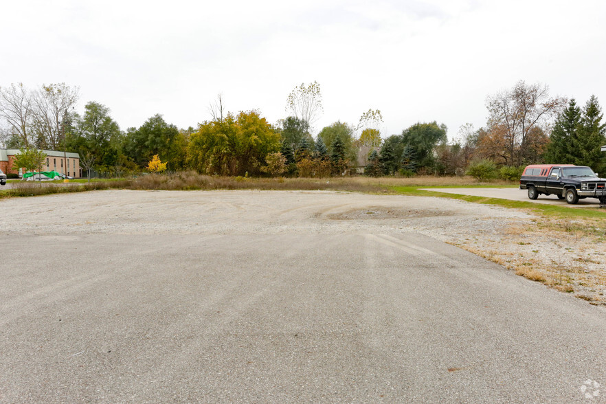 1301 N Leroy St, Fenton, MI for sale - Primary Photo - Image 1 of 3