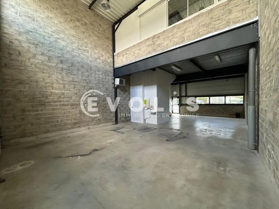 Flex in Montévrain for lease Interior Photo- Image 1 of 9