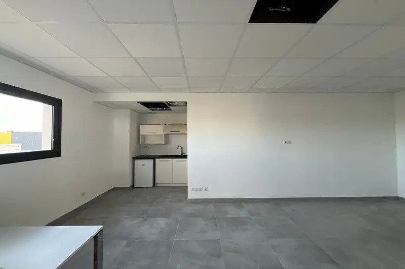 Office in Lavérune for lease - Interior Photo - Image 3 of 4