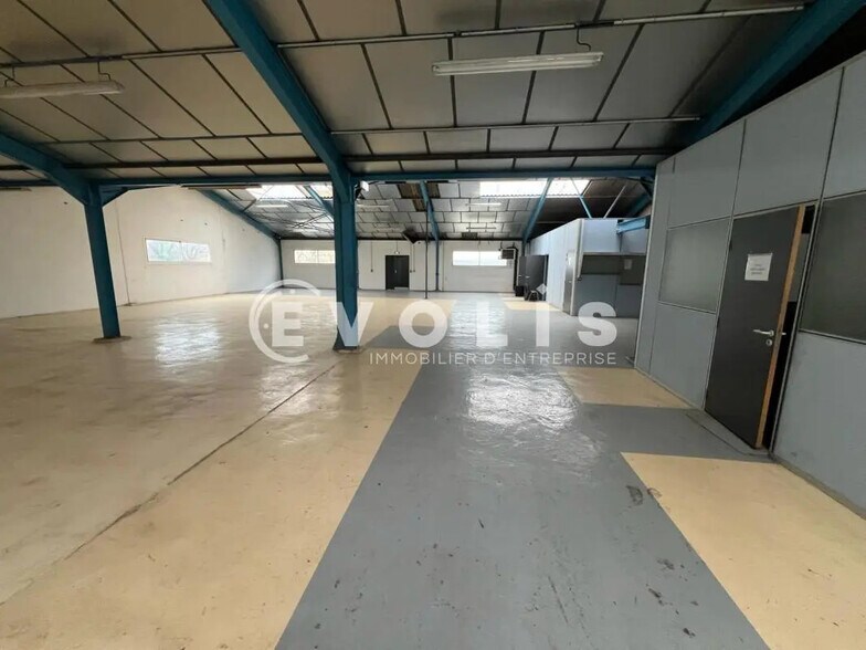 Flex in Bourgoin-Jallieu for sale - Building Photo - Image 3 of 28