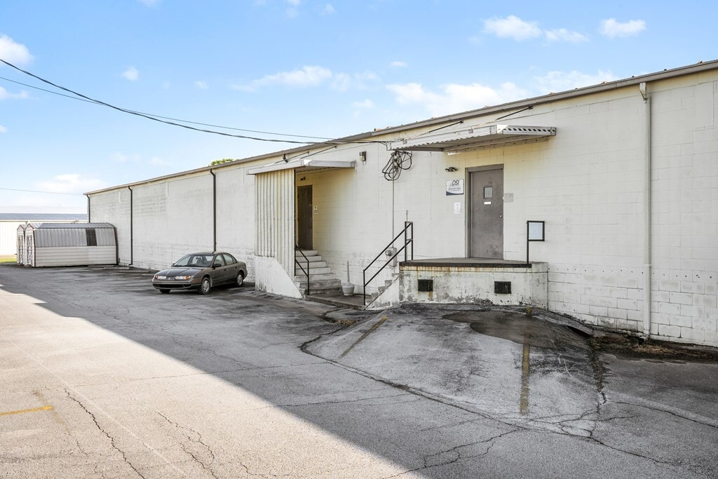 208 Bradshaw Pike, Hopkinsville, KY for lease Building Photo- Image 1 of 17