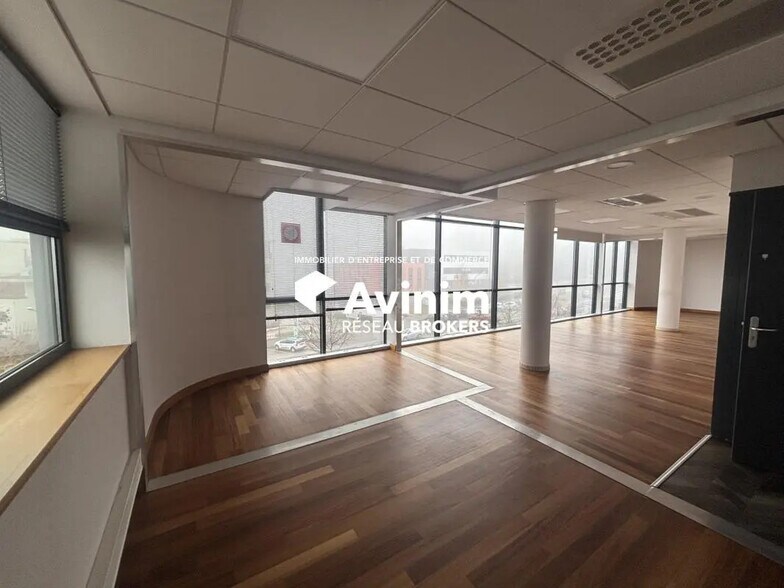 Office in Besançon for lease - Interior Photo - Image 2 of 9