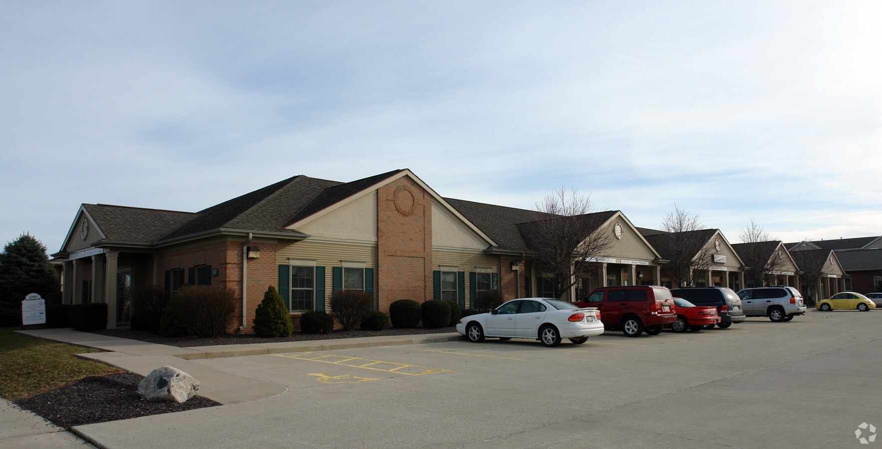 2101 Eastland Dr, Bloomington, IL 61704