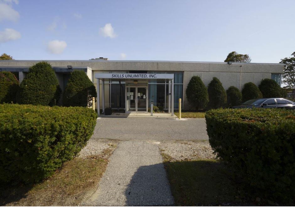 405 Locust Ave, Oakdale, NY for sale Primary Photo- Image 1 of 1