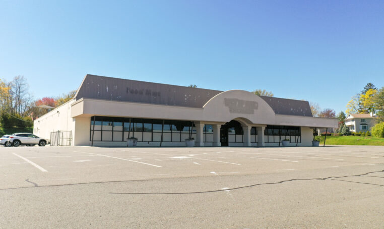 657 Silas Deane Hwy, Wethersfield, CT for lease - Building Photo - Image 1 of 4