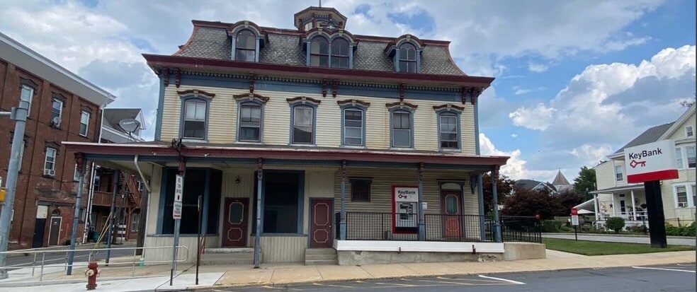 701-705 Main St, Slatington, PA for lease - Primary Photo - Image 1 of 14