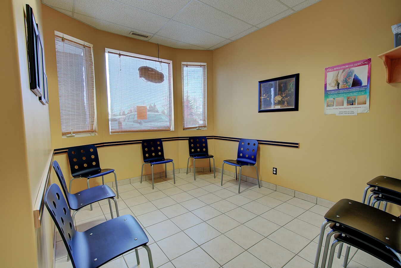 5021 Parkwood Rd, Blackfalds, AB T4M 0E6 - Unit 2 -  - Interior Photo - Image 1 of 16