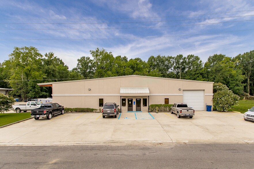 1923 W Shore Blvd, Port Allen, LA for sale - Building Photo - Image 1 of 1