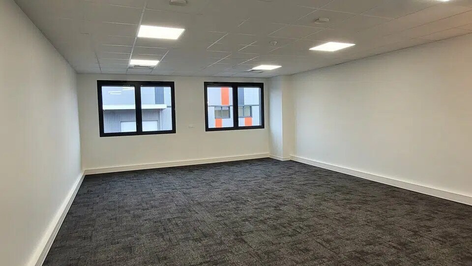 Flex in Le Petit-Quevilly for lease - Building Photo - Image 3 of 12