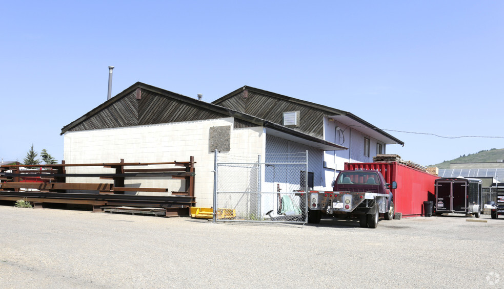 225 River Ave, Cochrane, AB for sale - Primary Photo - Image 1 of 2