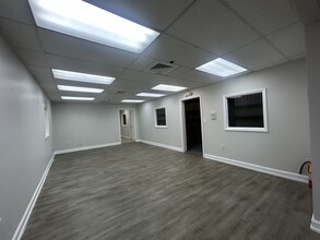 18227-18243 NE 4th Ct, Miami, FL for lease Interior Photo- Image 2 of 9