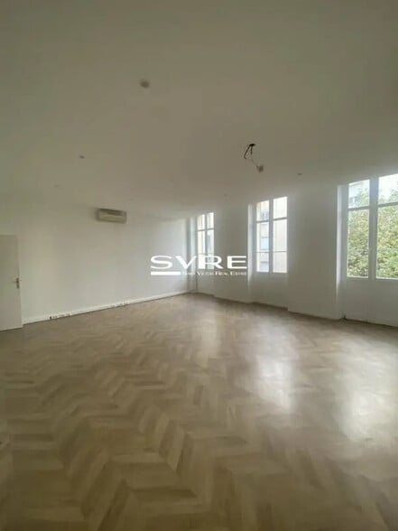Office in Marseille for lease - Interior Photo - Image 3 of 9