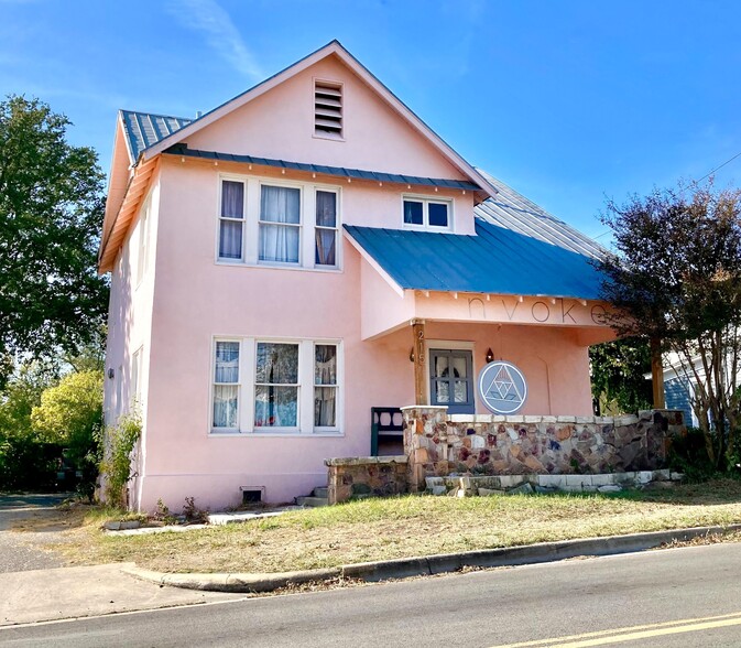 215 N Comanche St, San Marcos, TX for sale - Building Photo - Image 1 of 17